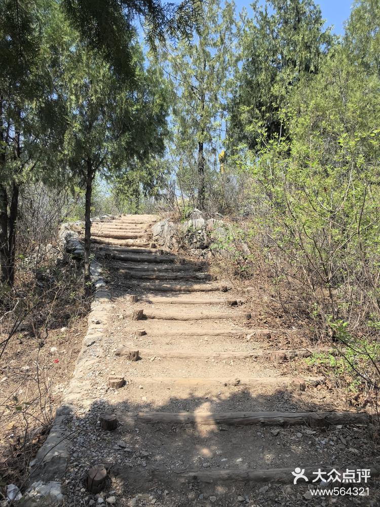 舞彩浅山滨水国家登山步道图片