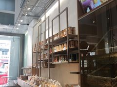 -顶东面包花园·生日蛋糕(世博店)