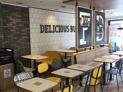 等位区-麦当劳(保利若比邻店)