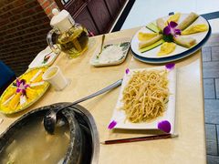 -墨脱石锅椰子鸡•香草鸭•东山羊(大东海店)