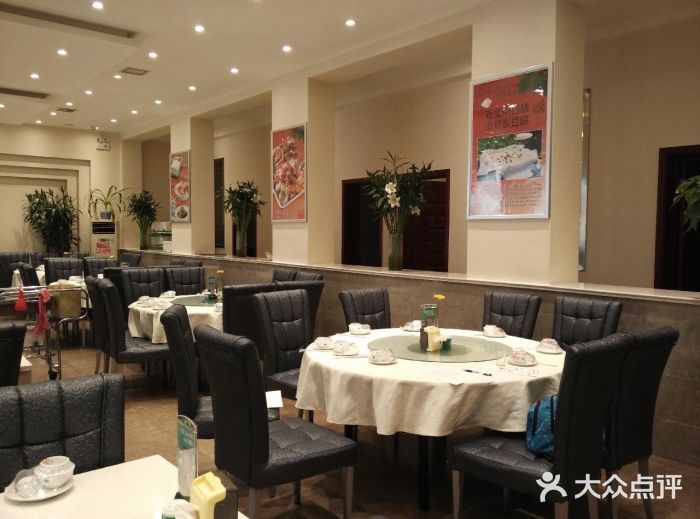 巢香扣肉馆大堂图片