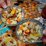 手抓饭配羊肉串，满口飘香的满足[调皮]