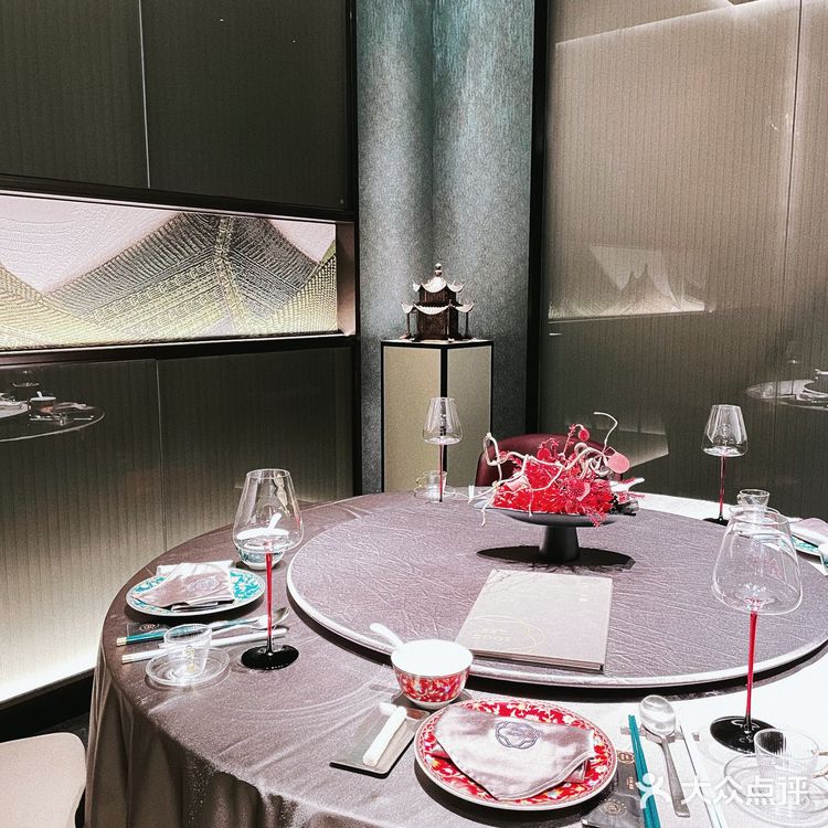 飞天茅台灼烤鸭！！高级轻奢新湘菜体验