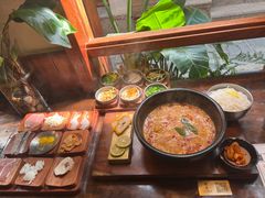 -银米·云南传统过桥米线(双廊黑金冠店)