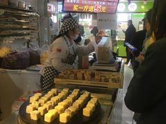 面包甜点陈列柜-栗记麦香坊·草之楼仙豆糕(东直门店)