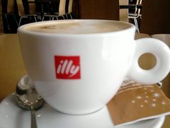 illy标志-榖屋house of flour(张江首店)