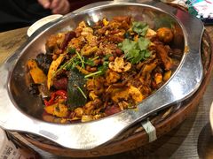 -愉肴麻辣香锅(中山路店)