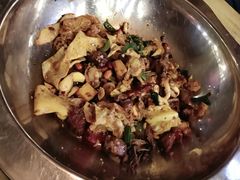 -愉肴麻辣香锅(中山路店)
