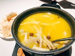 浓汤杂菌锅巴-千百味红餐厅·江西菜(绿地双子塔店)