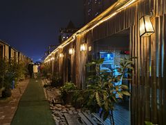 -冰冰龙虾·江湖菜·花园江景餐厅