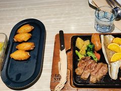-必胜客(证大大拇指店)
