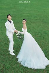 -现代经典婚纱摄影