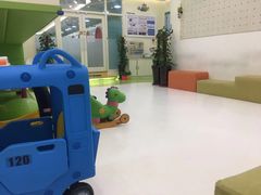 -小小王国亲子游泳俱乐部(锦辉中心)