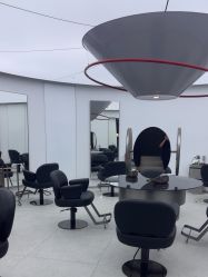 -一家只做男发烫染的店