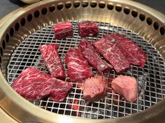-铭牛烧肉·和牛海鲜自助(高新月牙湖店)