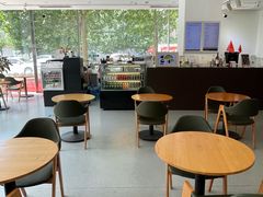 大堂-今日艺术汇书店
