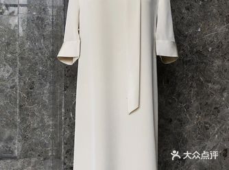 户外草坪婚礼这样穿太美了