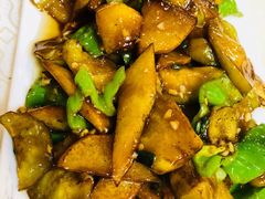 地三鲜-东北哈尔滨酱骨头馆房掌柜铁锅炖