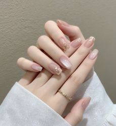 -爱美睫美甲会馆