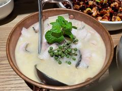 酸汤嫩鱼片-小大董·烤鸭(凤凰汇店)