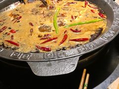 -茅草房·河畔园林火锅