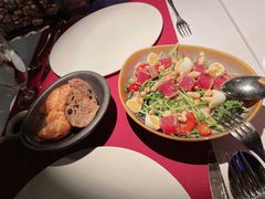 蓝鳍金枪鱼沙拉佐有机豆苗-Erman岩烧牛排(虹桥南丰城店)