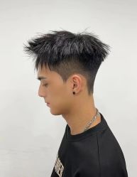 -一家只做男发烫染的店
