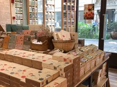 -猫的天空之城概念书店(杭州南宋御街店)