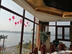 靠窗位-东湖食堂·湖景餐厅•会议