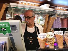 -Gelateria Dondoli