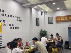 大堂-老表牌·蛙蛙鸡冷锅鱼(成都东站店)