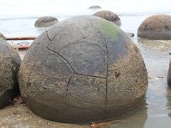 -摩拉基大圆石