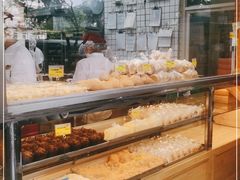 面包甜点陈列柜-鲍师傅糕点(江苏路店)