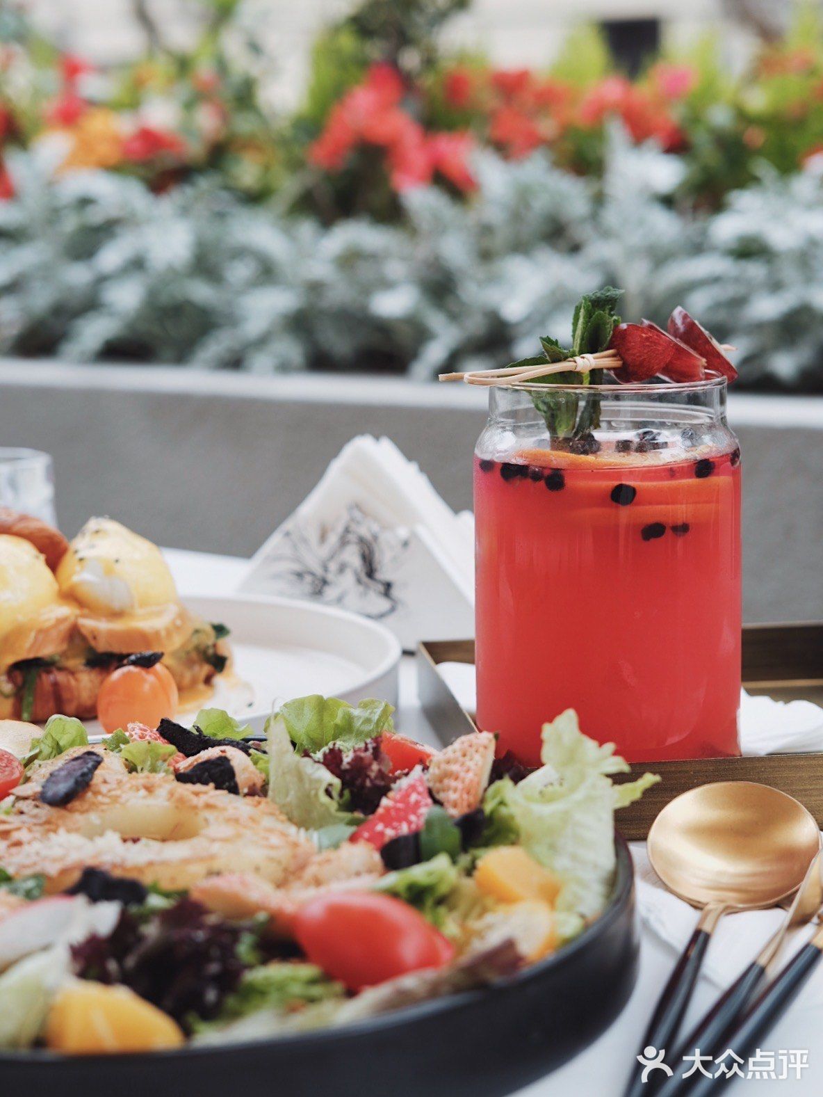 一般蓝色 但是我们吃了2口就觉得太甜了