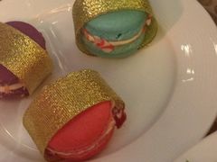 难吃的马卡龙全是色素和糖渣渣-东方豪景花园酒店·怡景旋转餐厅