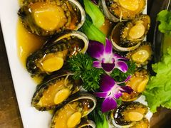 浇汁鲍鱼-老东镇啤酒屋海鲜加工·蒸汽海鲜·海鲜烧烤(台东店)