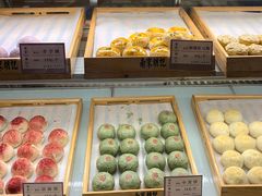 面包甜点陈列柜-南宋胡记(杭州河坊街店)