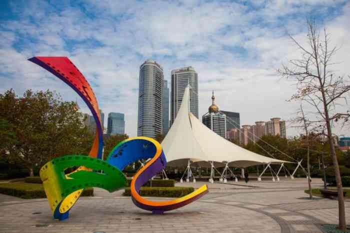 青岛市音乐广场-"这个地方来的人确实有点少,不过这确实符合.