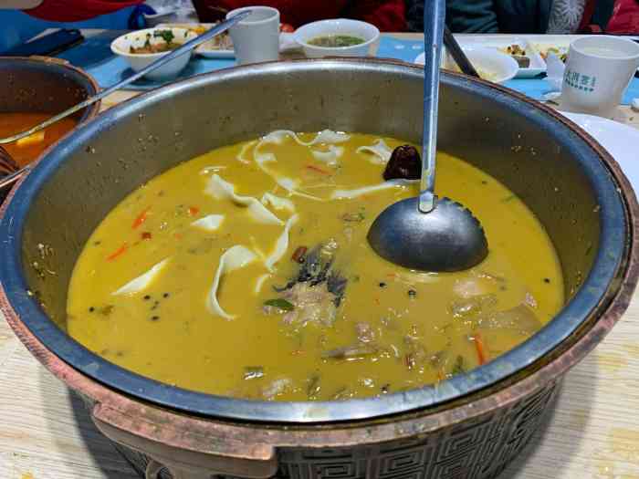 大河宴鱼馆(敦煌店)-"[薄荷]环境:敦煌在大西北来说也算是绿.