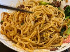 牛肉油泼面-锅儿挑面馆