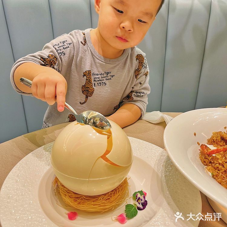 ⭕️杭州探店|风靡上海14年的轻奢粤菜餐厅杭州首店登陆奥体