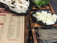 -乡土黄·鲜牛肉火锅·小龙虾(兴业街店)