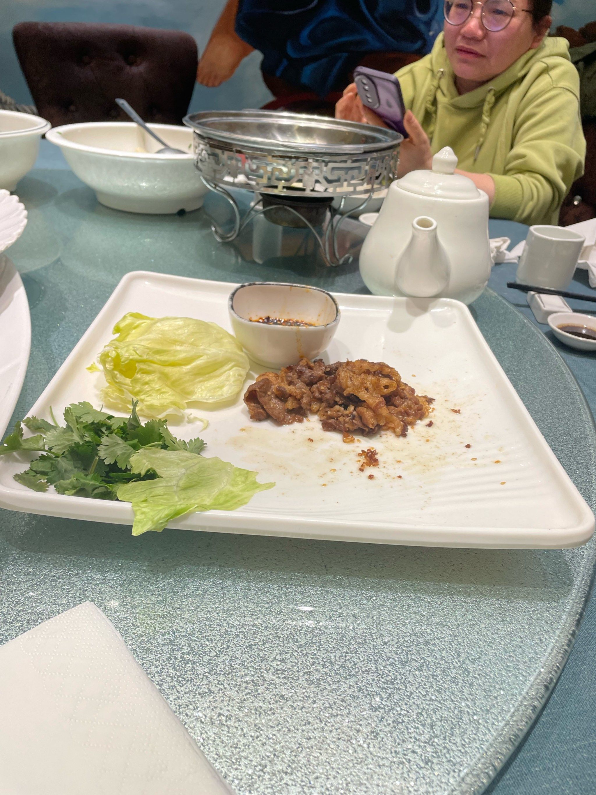 今天晚上我们在恒记饭店吃晚饭,菜品不错