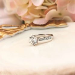 -威德钻石-克拉钻大本营(南京东路店)