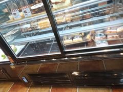 面包甜点陈列柜-红跑车蛋糕世界(清江路店)