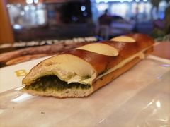 青酱红波芝士碱水-慢熟面包店bud bread(孩儿巷店)