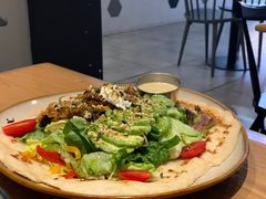 照烧鸡肉配牛油果拉法沙拉-HELLO 27 意面·沙拉·帕尼尼