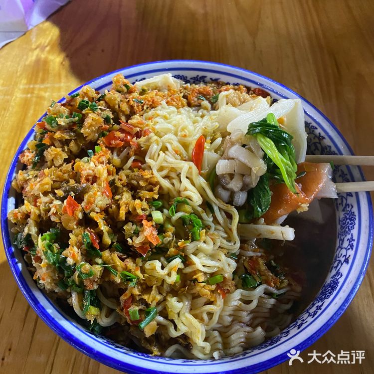 探店深圳知名荷坳麻辣烫 中辣口味真的超足!!!