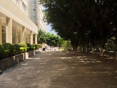 一栋楼下-广东科技学院(南城校区)