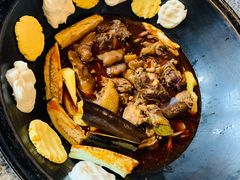 散养大公鸡锅-缘福乡村铁锅炖民宿(八达岭店)